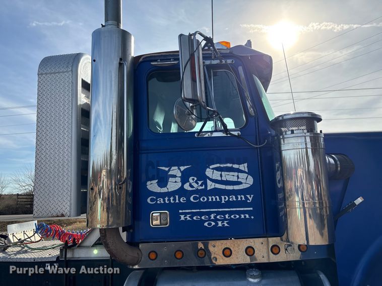 image for item FI0090 1999 Western Star 4900 semi truck