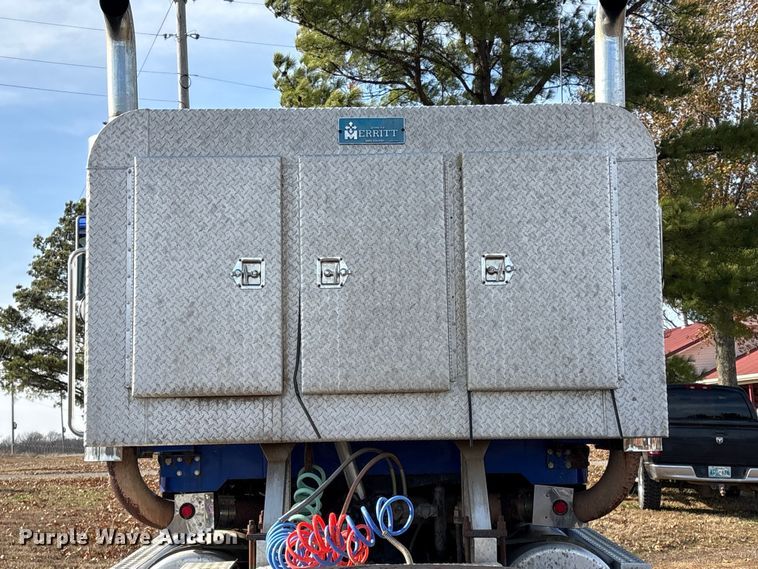 image for item FI0090 1999 Western Star 4900 semi truck