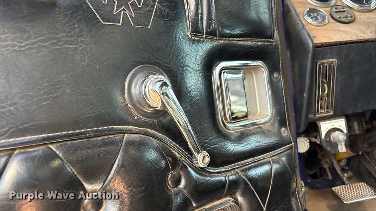 image for item FI0090 1999 Western Star 4900 semi truck