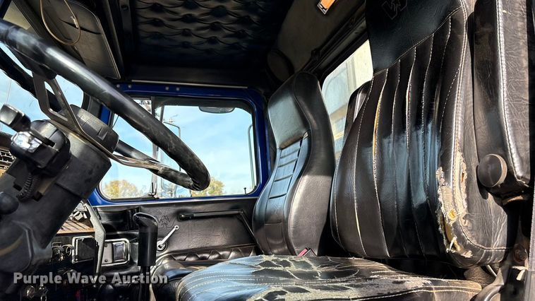 image for item FI0090 1999 Western Star 4900 semi truck