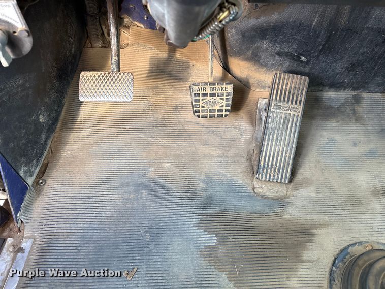 image for item FI0090 1999 Western Star 4900 semi truck