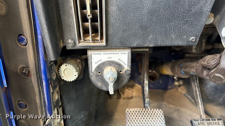 image for item FI0090 1999 Western Star 4900 semi truck