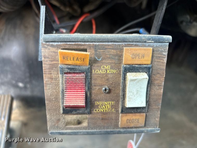 image for item FI0090 1999 Western Star 4900 semi truck