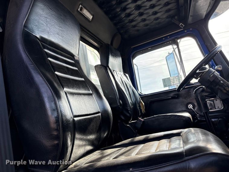 image for item FI0090 1999 Western Star 4900 semi truck