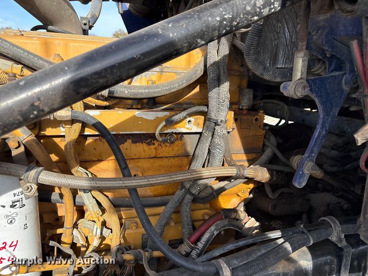 image for item FI0090 1999 Western Star 4900 semi truck