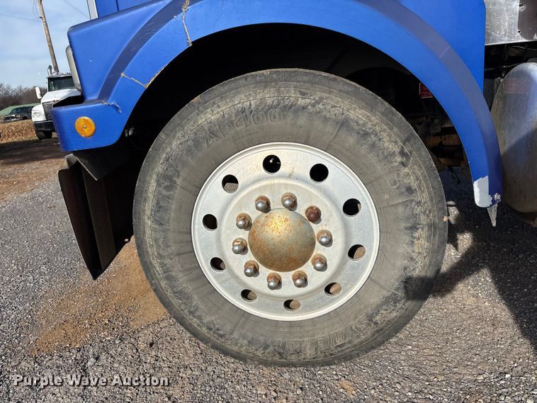 image for item FI0090 1999 Western Star 4900 semi truck