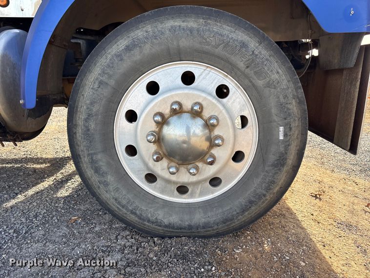 image for item FI0090 1999 Western Star 4900 semi truck