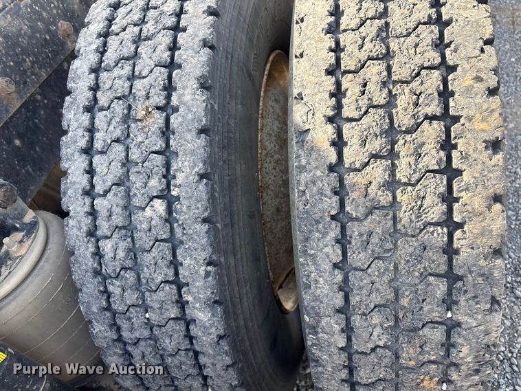 image for item FI0090 1999 Western Star 4900 semi truck