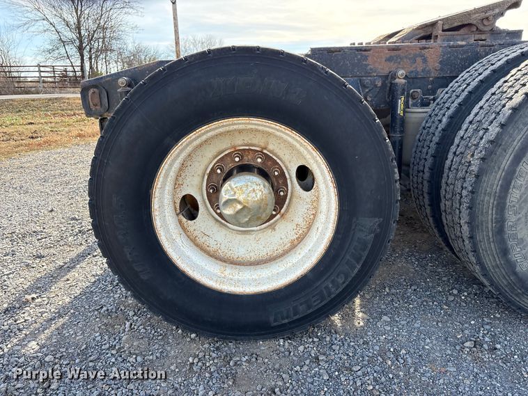 image for item FI0090 1999 Western Star 4900 semi truck