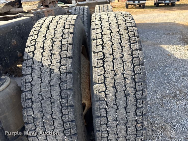 image for item FI0090 1999 Western Star 4900 semi truck