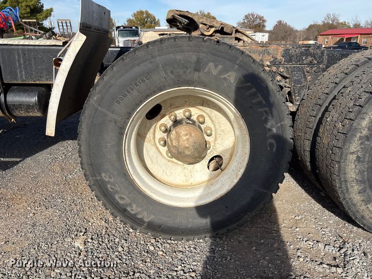 image for item FI0090 1999 Western Star 4900 semi truck