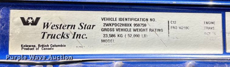 image for item FI0090 1999 Western Star 4900 semi truck