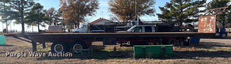 image for item FI0097 1981 Fruehauf PB-F2-40 flatbed trailer