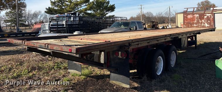 image for item FI0097 1981 Fruehauf PB-F2-40 flatbed trailer