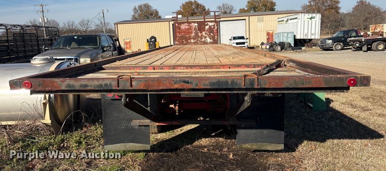 image for item FI0097 1981 Fruehauf PB-F2-40 flatbed trailer