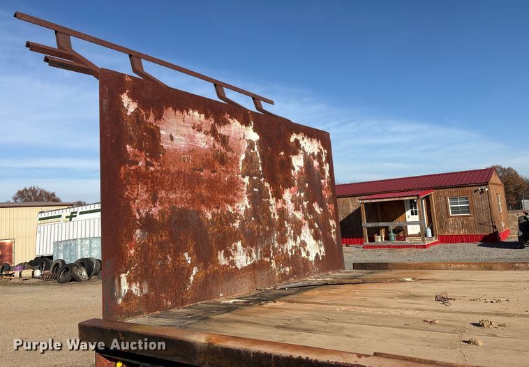 image for item FI0097 1981 Fruehauf PB-F2-40 flatbed trailer