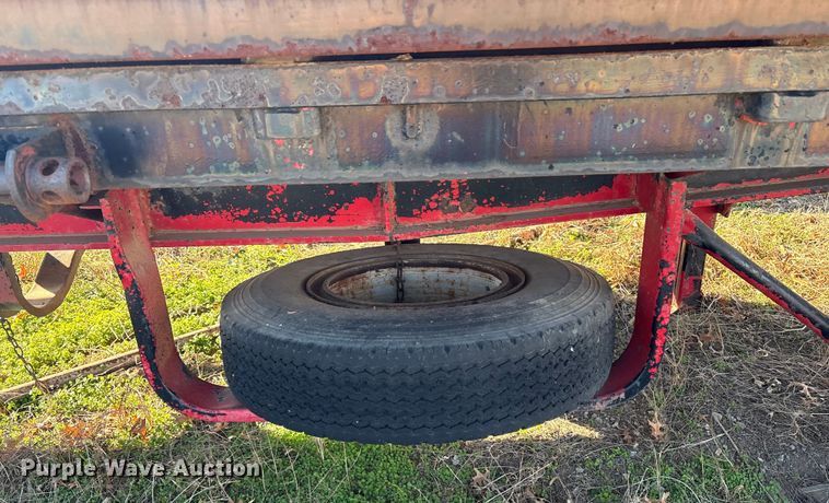 image for item FI0097 1981 Fruehauf PB-F2-40 flatbed trailer