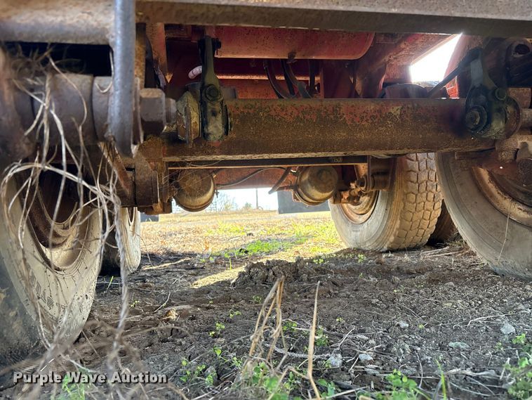 image for item FI0097 1981 Fruehauf PB-F2-40 flatbed trailer