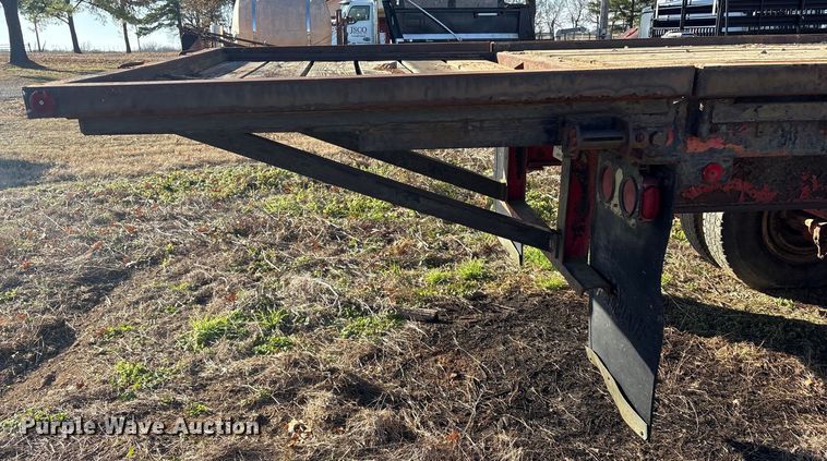 image for item FI0097 1981 Fruehauf PB-F2-40 flatbed trailer