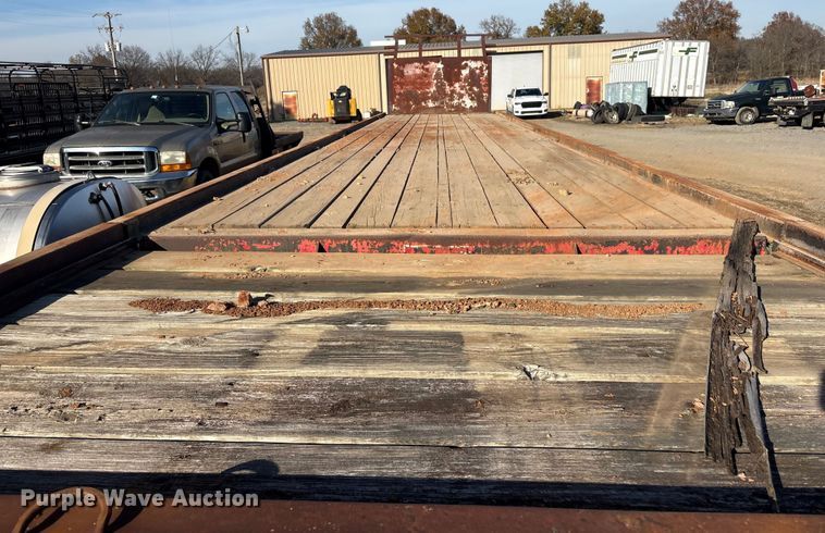 image for item FI0097 1981 Fruehauf PB-F2-40 flatbed trailer