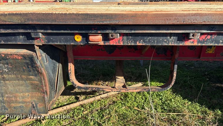 image for item FI0097 1981 Fruehauf PB-F2-40 flatbed trailer