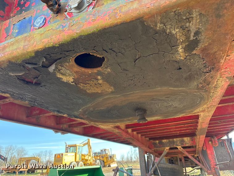 image for item FI0097 1981 Fruehauf PB-F2-40 flatbed trailer