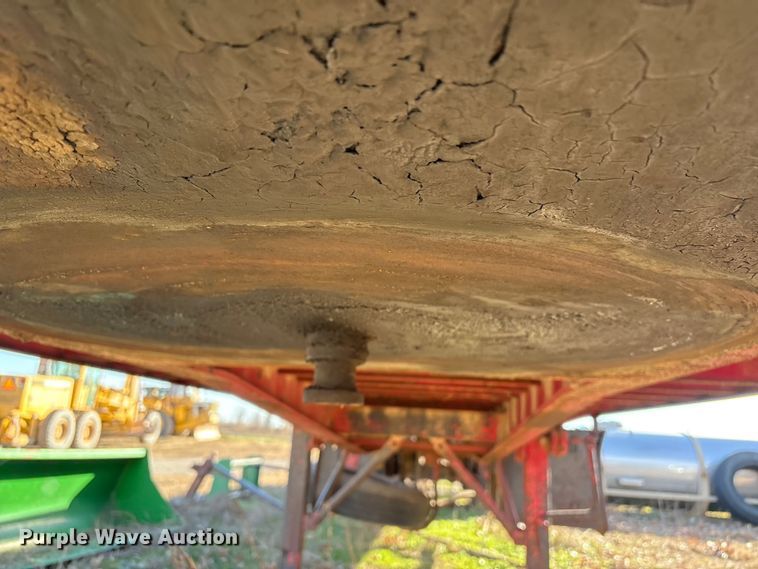 image for item FI0097 1981 Fruehauf PB-F2-40 flatbed trailer