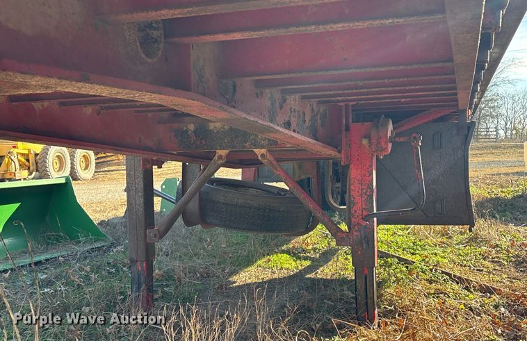 image for item FI0097 1981 Fruehauf PB-F2-40 flatbed trailer