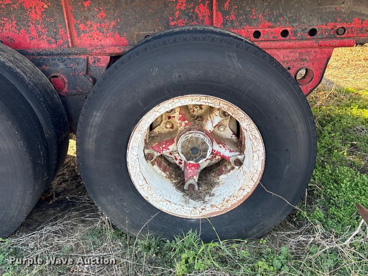 image for item FI0097 1981 Fruehauf PB-F2-40 flatbed trailer