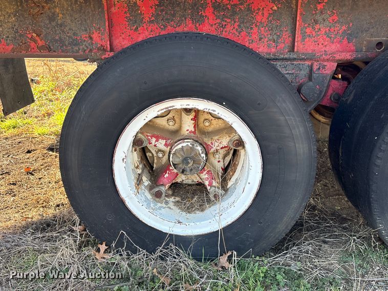 image for item FI0097 1981 Fruehauf PB-F2-40 flatbed trailer