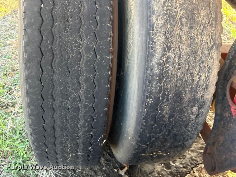 image for item FI0097 1981 Fruehauf PB-F2-40 flatbed trailer