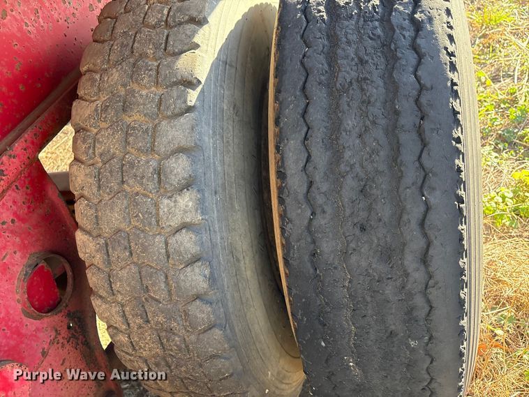 image for item FI0097 1981 Fruehauf PB-F2-40 flatbed trailer