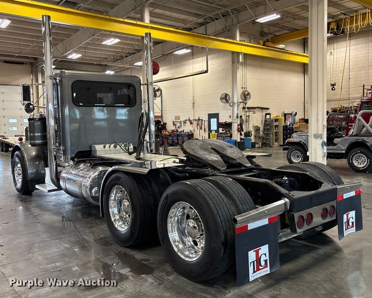 image for item FI1513 2000 Peterbilt 379 semi truck