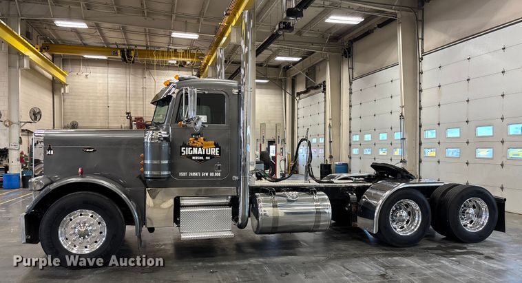 image for item FI1513 2000 Peterbilt 379 semi truck