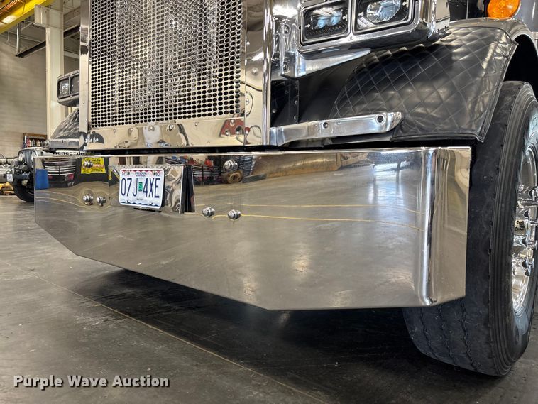 image for item FI1513 2000 Peterbilt 379 semi truck