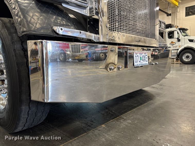 image for item FI1513 2000 Peterbilt 379 semi truck