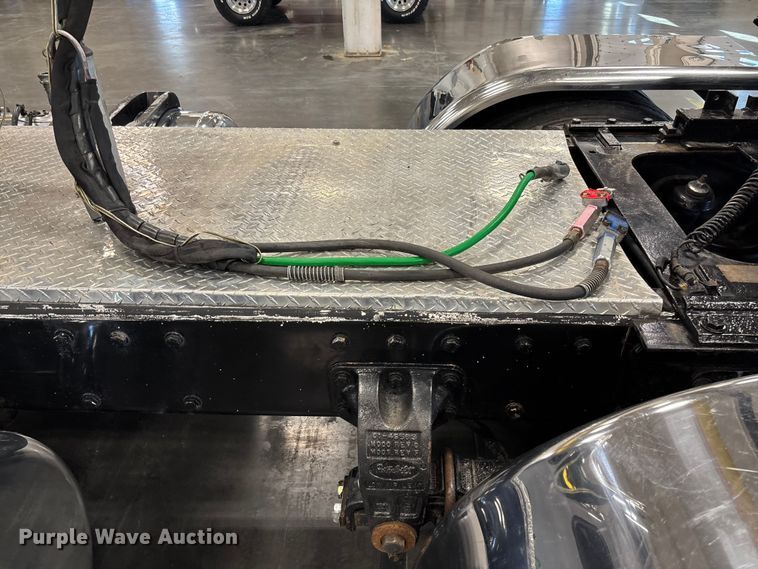 image for item FI1513 2000 Peterbilt 379 semi truck