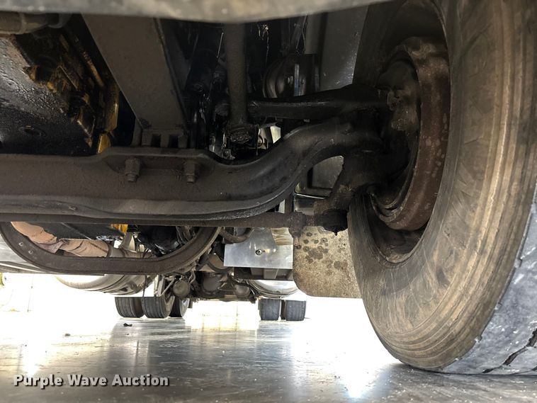 image for item FI1513 2000 Peterbilt 379 semi truck