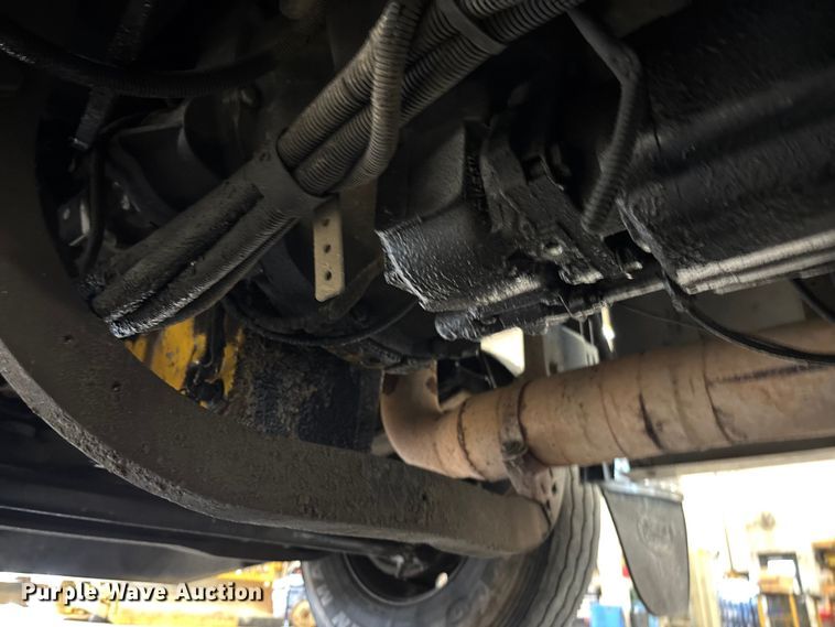 image for item FI1513 2000 Peterbilt 379 semi truck