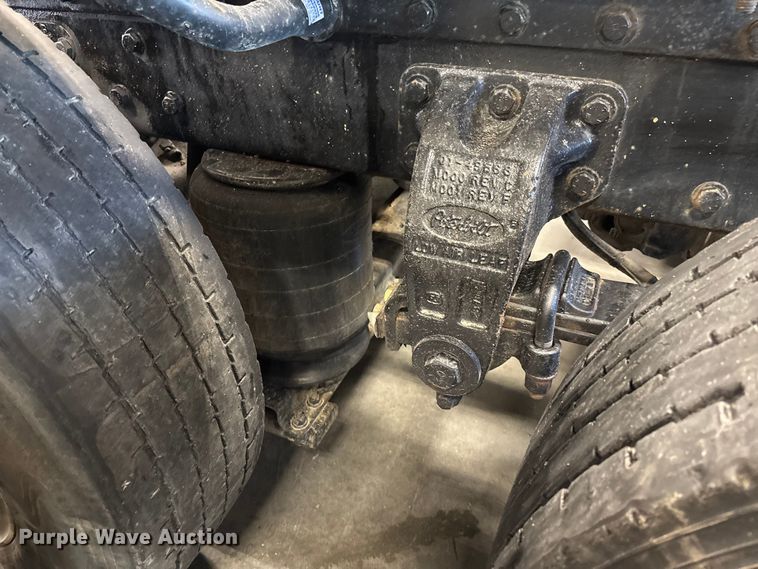 image for item FI1513 2000 Peterbilt 379 semi truck