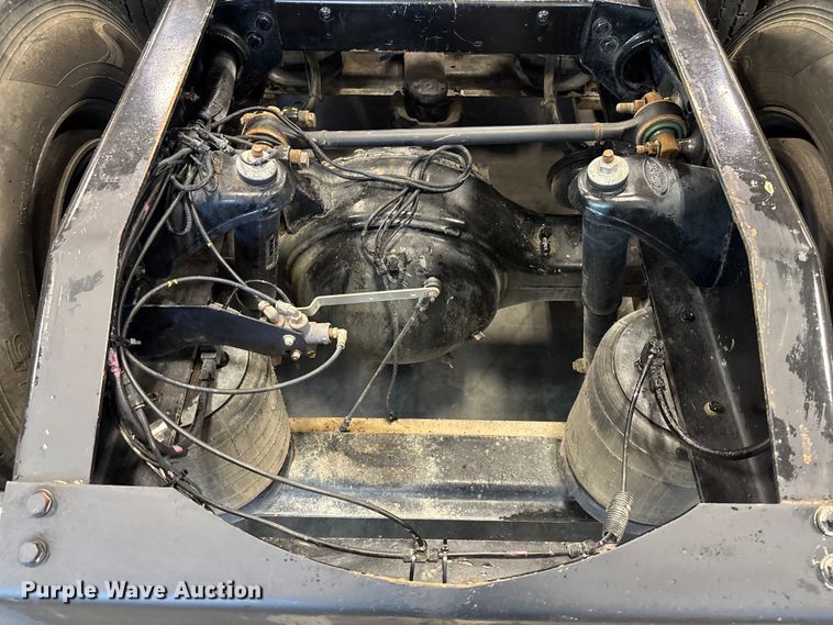 image for item FI1513 2000 Peterbilt 379 semi truck