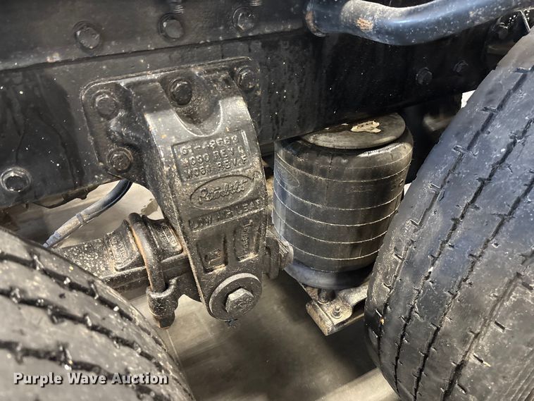 image for item FI1513 2000 Peterbilt 379 semi truck