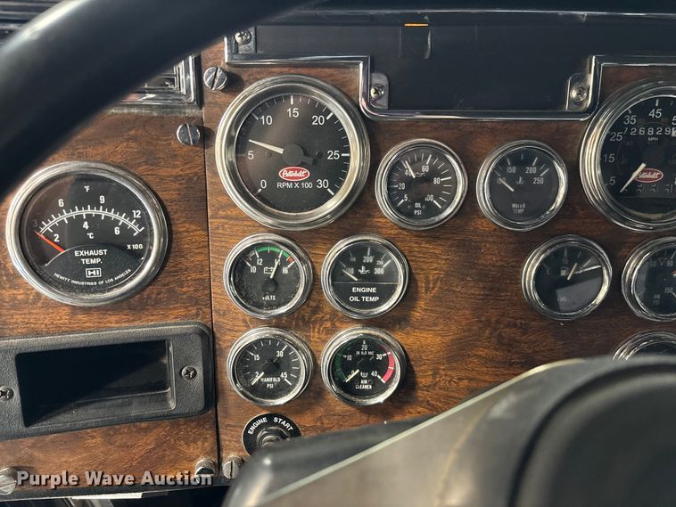 image for item FI1513 2000 Peterbilt 379 semi truck