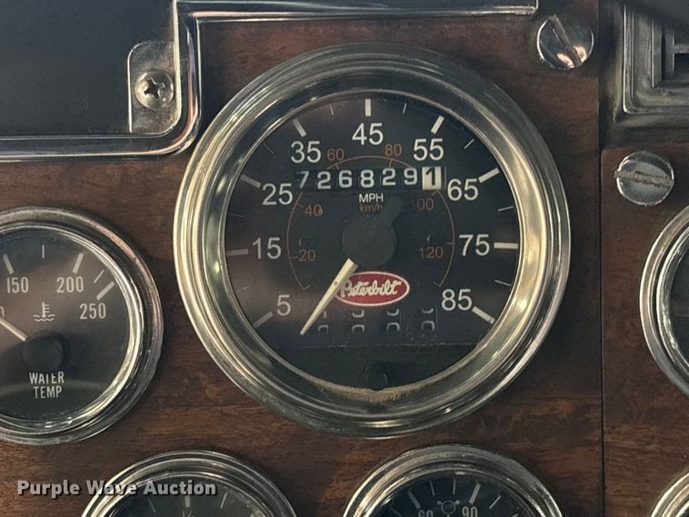 image for item FI1513 2000 Peterbilt 379 semi truck