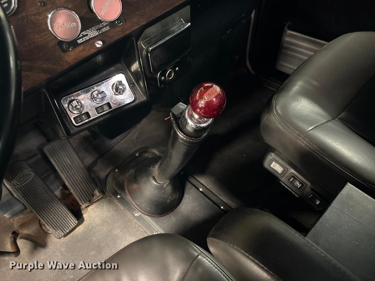 image for item FI1513 2000 Peterbilt 379 semi truck