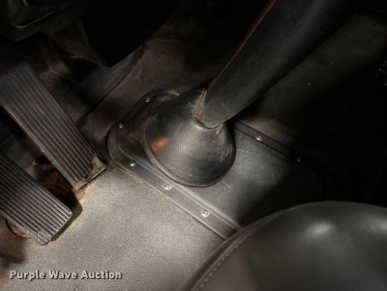 image for item FI1513 2000 Peterbilt 379 semi truck