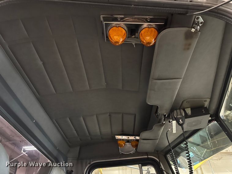 image for item FI1513 2000 Peterbilt 379 semi truck