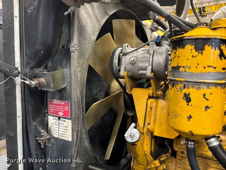 image for item FI1513 2000 Peterbilt 379 semi truck