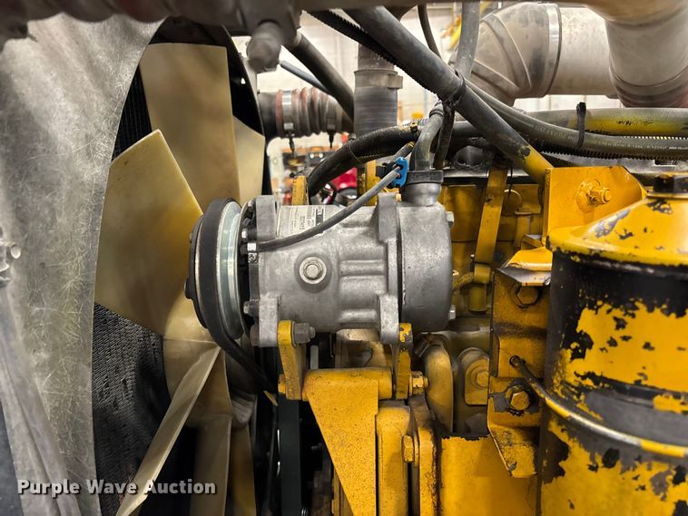 image for item FI1513 2000 Peterbilt 379 semi truck