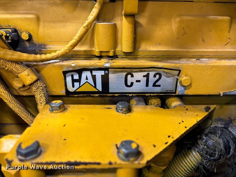 image for item FI1513 2000 Peterbilt 379 semi truck